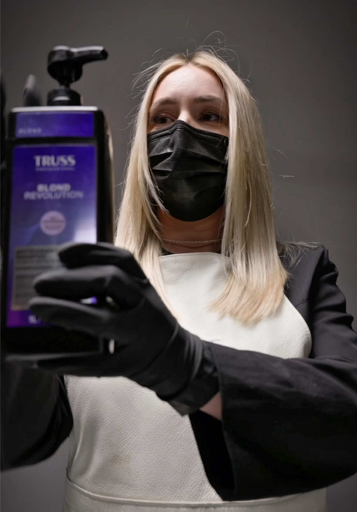 A veces crear y cuidar el look perfecto es un trabajo preciso y meticuloso pero BLOND REVOLUTION ha llegado para revolucionar nuestros salones y facilitarnos la vida permitiendo que nuestras clientas siempre luzcan un cabello sano y espectacular💜 Yo con mis melenas no me la juego, siempre confío en los mejores productos de la mano de @TrussEspana para ofrecer el mejor servicio✨ ¿Y tú? ¿Te sumas a la revolución? 💁🏼‍♀️ #cuidadocapilar #truss #blondrevolution #balayage #mechas #pelosano #pelorubio #peluqueria 