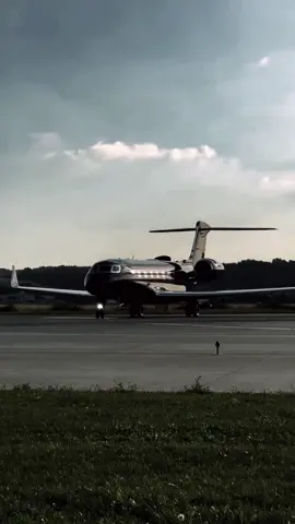 The beauty of black private jets #privatejets #privatejet #privatejetlife #blackprivatejet #rich #money #business 