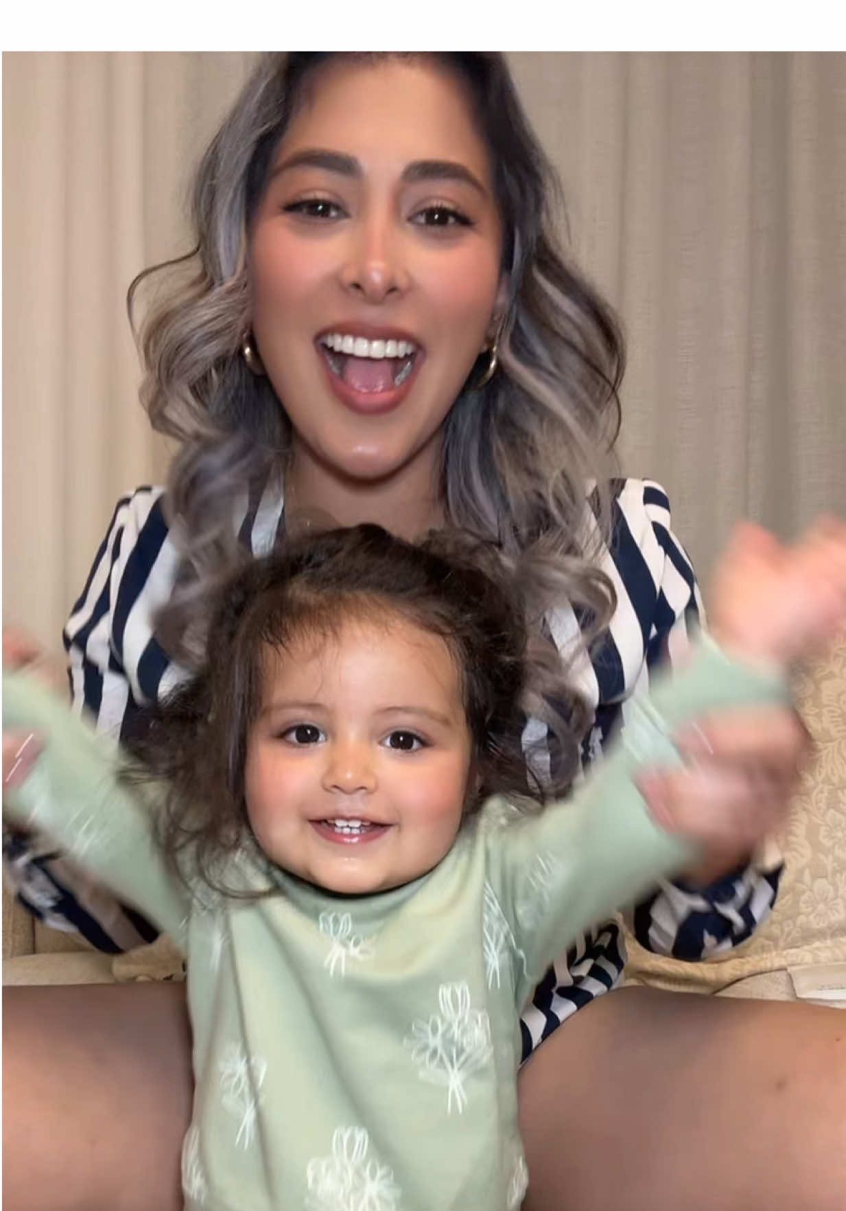 Sacando los pasos prohibidos jajaja  #girlmom #mom #MomsofTikTok #mommydaughter 