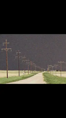 everything feels confusing#dreamcore #liminalspaces #backrooms #nostalgia 