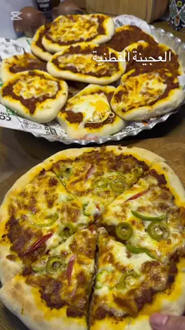 🍕 بعجينه كالقطن العجينة  3 اكواب طحين  ملعقة خميرة  ملعقتين حليب بودر  ملعقتين زبادي ملعقة سكر  ربع كوب زبده  ملح كوبين ماء  نضيفه بالتدريج ماء   حسب نوع الطحين  تكون عجينة متماسكة تخمر ساعه ونص  نحمس لحم زين نظيف بصل مفروم نظيف زيت بهارات لحم فلفل وملح  معجون طماطم معجون فلفل حار  فلفل بارد طماطم مفروم ناعم  نتركه على نار هادئة دبس رمان  نشكلهم على دوار ندهن صوص البيتزا نخلي شاورما او لحم اختياري جبن موزريلا   زيتون فلفل 🫑 طماطم اختياري  الفرن رف وسطي حرارة 200من اسفل  نحمر الوجه عوافي  #اكسبلور_فولو #بيتزا #بيتزا🍕