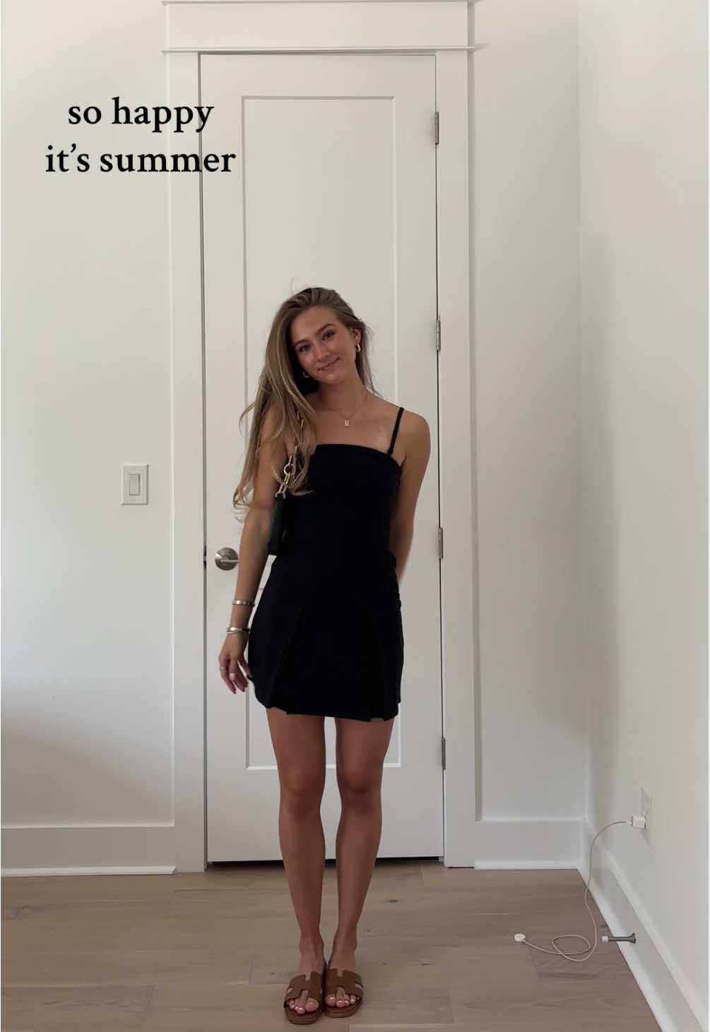 in love with this dress 🖤🖤 • • #blackminidress #summeroutfit #summerdress #minidresses #classystyle #chic #fashion #fashioninfluencer #aesthetic 