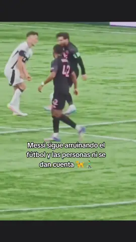 Que le sucede a Messi porq pide falta?#messilovers #Messi #pessi #futbol #interdemiami #cules #barcelona #Fifa #memes 