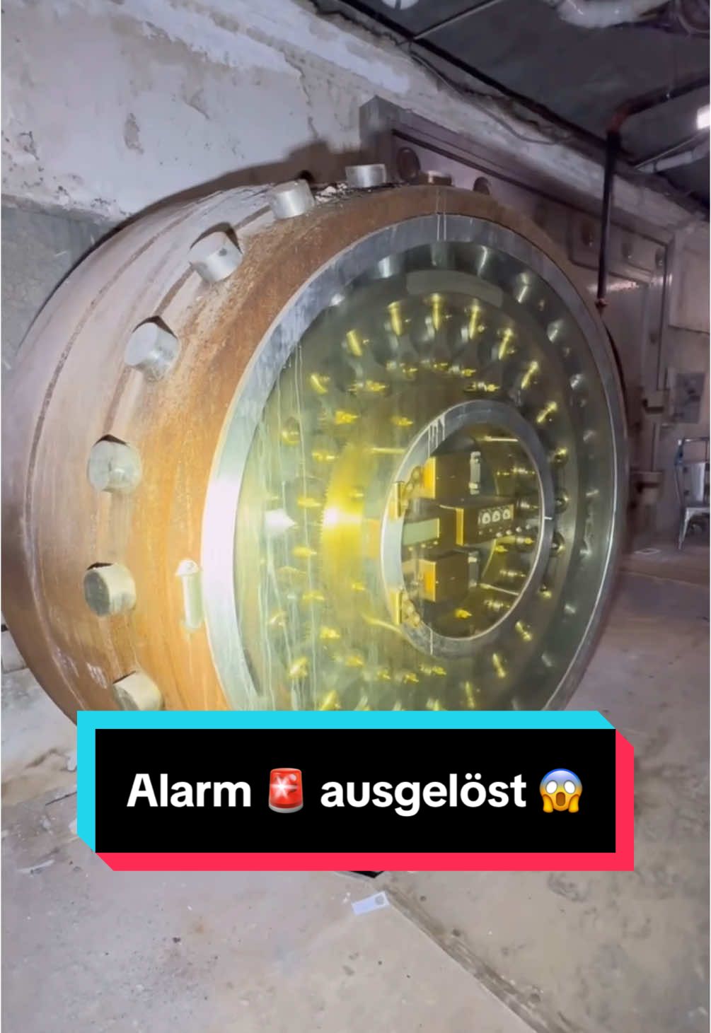 Erkundung verlassener Orte 😱🏚️🔦 (Alarm ausgelöst) #verlassen #verlasseneorte #verlasseneortedeutschland #lostplace #lostplaces #lostplacesgermany #abandoned #abandonedplaces #urbex #urbexpeople #alarm #liebe #Love #adrenaline #adrenalin #losthistorie #deutsch 