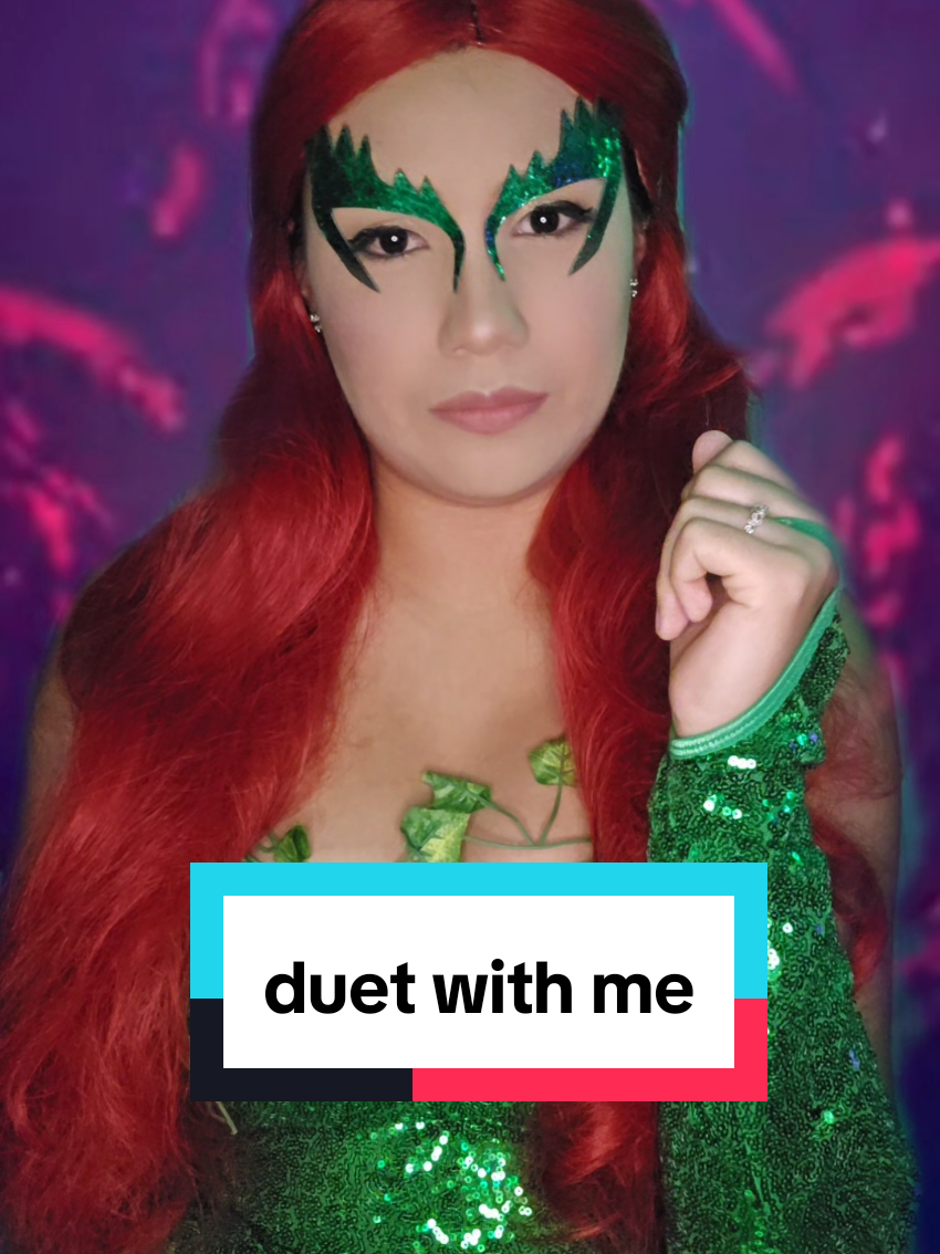#greenscreen Hi There #elektraescobar #cosplay #dc #dccomics #pamelaisley #poisonivy #batmanandrobin #batman #robin 