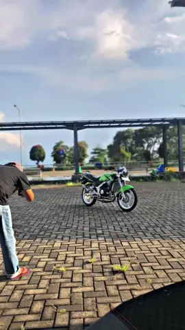 #kawasaki #videoviral #nyeni #videos #twostroke #ninjass #2stroke 