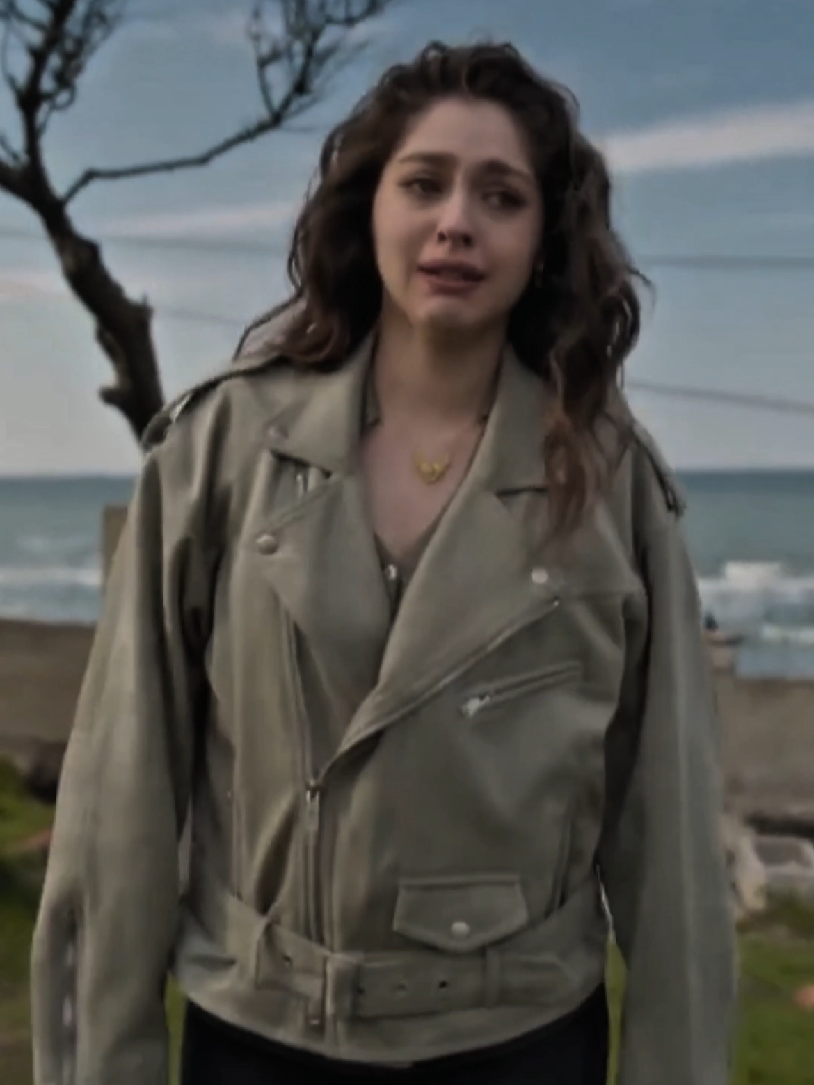 مؤلم أن تعيش في وجع لاتدري متى نهايته...😔#جيمري_بايسال #cemrebaysel #ليلى #leyla #مسلسلات_تركية #تصميمي 