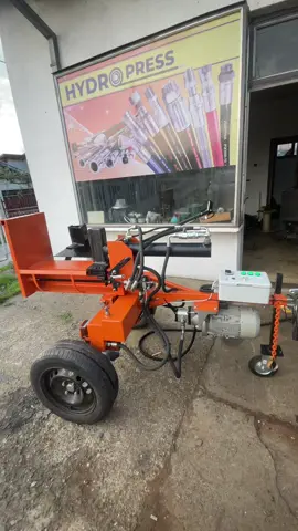 Cepac za drva horizontalni i vertikalni sa torzionom osovinom.#CepacZaDrva #logsplitters #hidraulica #balkan #balkantiktok #cepaczadrva #woodworking #woodsplitting #Unapredjenje #firewood #hidraulicpress #mechanical #logsplitter #srbija 