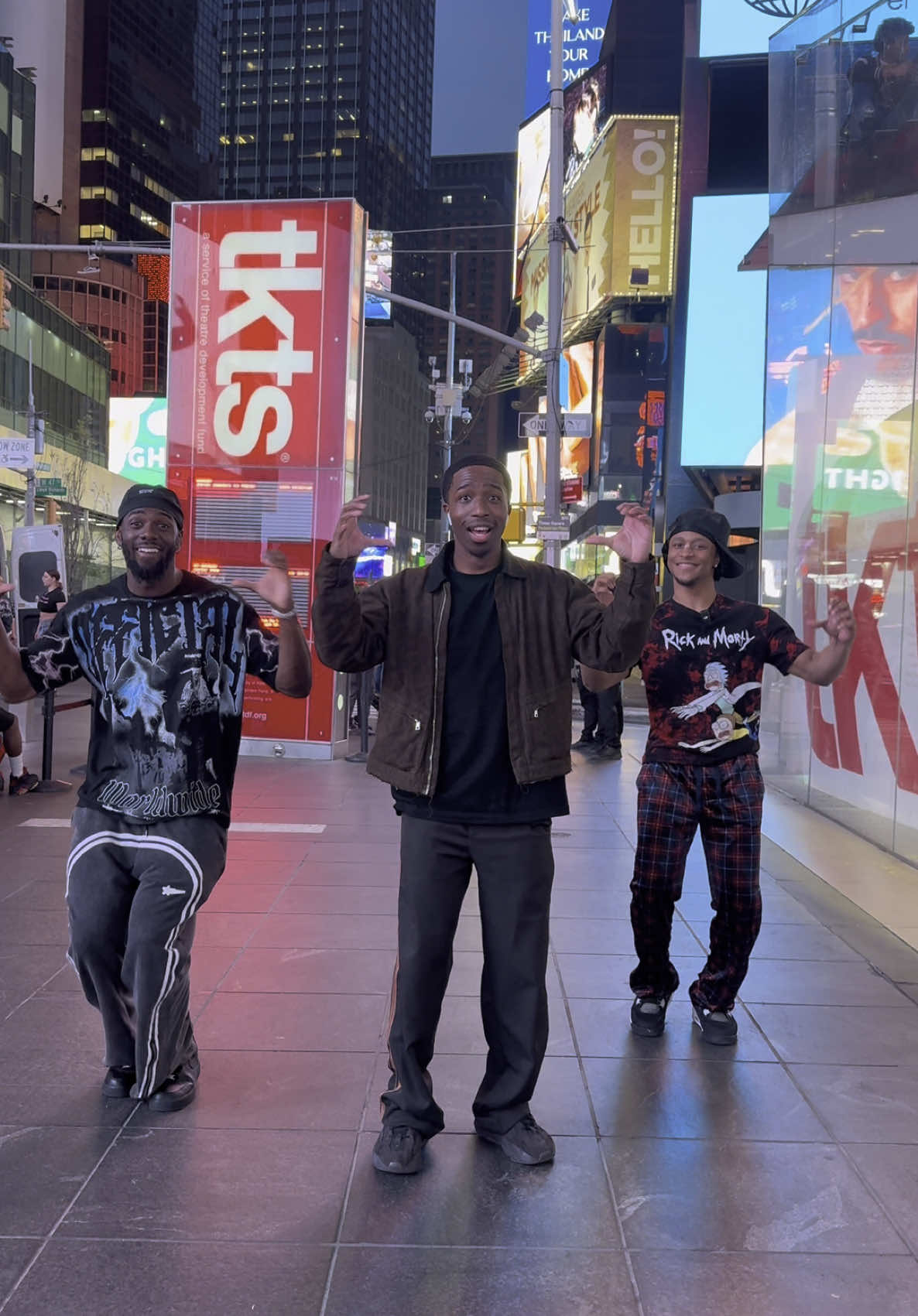 A smooth entrance from @MonDejour & @Shafar(SJC) 🤩🔥 #fyp #trending #yourwaysbetter #nyc #timesquare #dance #mannliketj #christiantiktok 