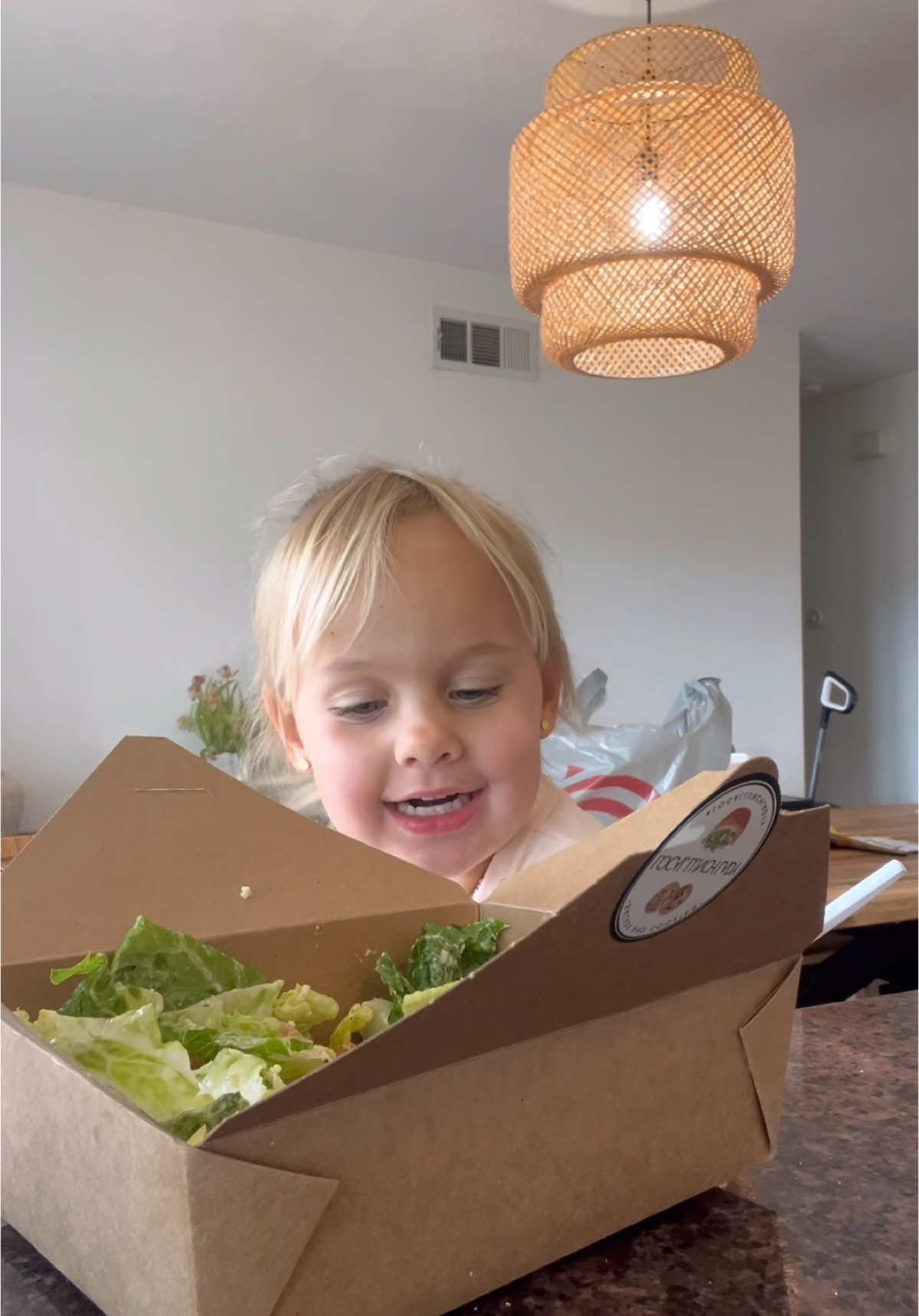 I wish every day was salad day💚 @Bloom Nutrition #bloompartner #mom #moms #motherhood #momlife 