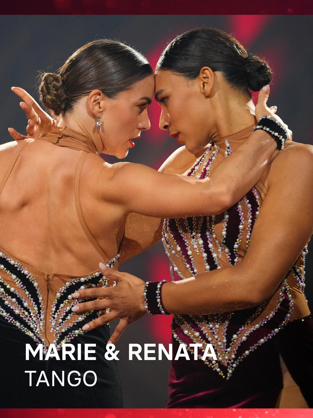 Marie Mouroum & Renata Lusin liefern einen spektakulären Tango zu „Santa Maria“ und zeigen, wie starke Frauen die Tanzfläche erobern! 💥🖤 Wie fandet ihr die unglaubliche Chemie zwischen den beiden? 👇 @renatalusin_official@marie.mouroum #LetsDance #LetsDance2025 #RTL #Tanzshow #MarieMouroum #RenataLusin #Tango