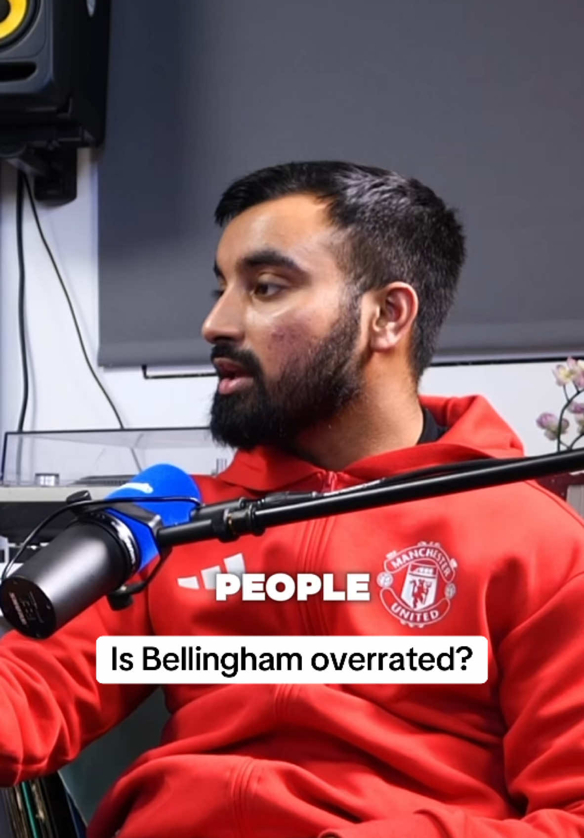 Nayeem moving hella SUS 💀 #fyp #viral #football #futbol #Soccer #bellingham #realmadrid #pedri #debruyne #bruno #manutd #barca @NayeemUtd👹 @Wolus @DAFC🔴⚪️ @Bradz ⚡️ 