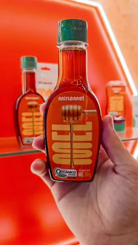 Você já conhece a linha de mel da Minamel? Se ainda não, prepare-se para se surpreender com sabores incríveis e qualidade de verdade! Do tradicional ao mel com própolis, tem opção pra todo mundo! Mel é tudo igual? Nem de longe! Descubra o diferencial da Minamel e escolha o seu favorito. Aproveita pra salvar esse post pra quando for fazer suas compras. #Minamel #LinhaDeMel #MelSaudável #DicaSaudável #MelComPrópolis #SaúdeComSabor #AlimentaçãoNatural #ThiagoMedeiros #AchadinhosNaturais #ParceriaBoa 