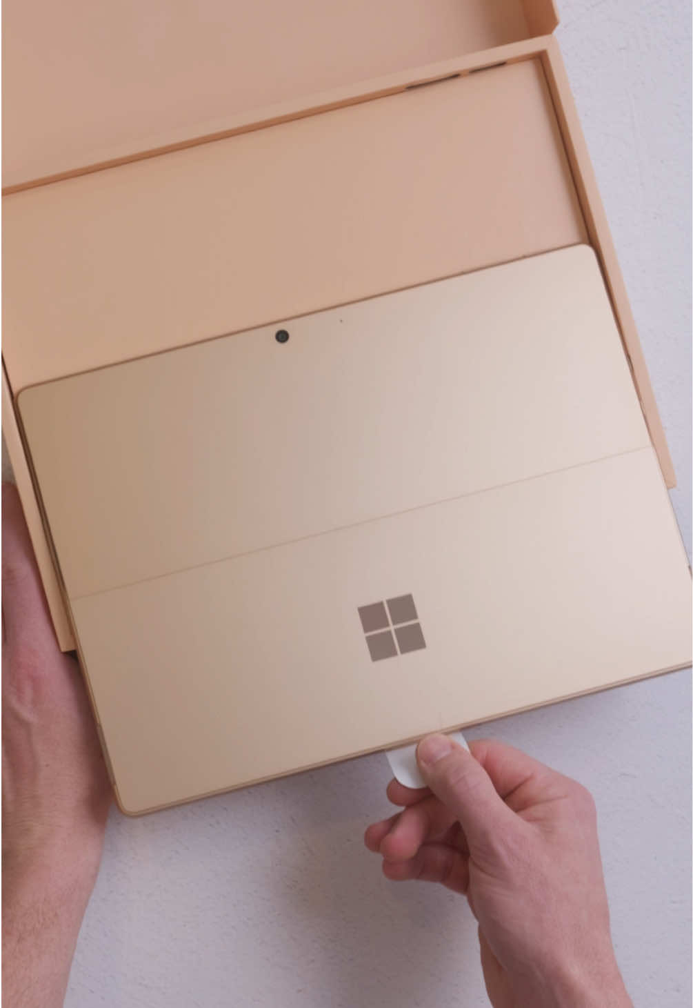 How can a 2-in-1 be this stunning?? 🤯  #MicrosoftSurface #SurfacePro #ProFlexKeyboard #SlimPen #CopilotPCs #Unboxing 