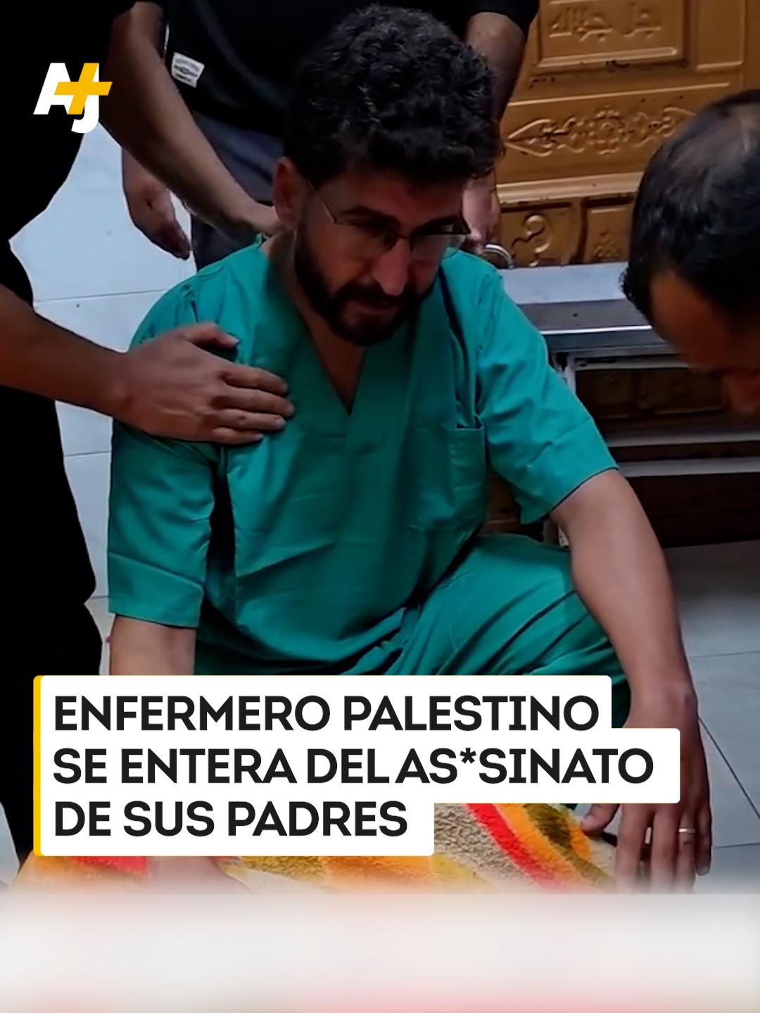 El enfermero palestino Ahmed al-Najjar estaba trabajando cuando se enteró que Israel había m*tado a sus padres en un b*mbardeo.