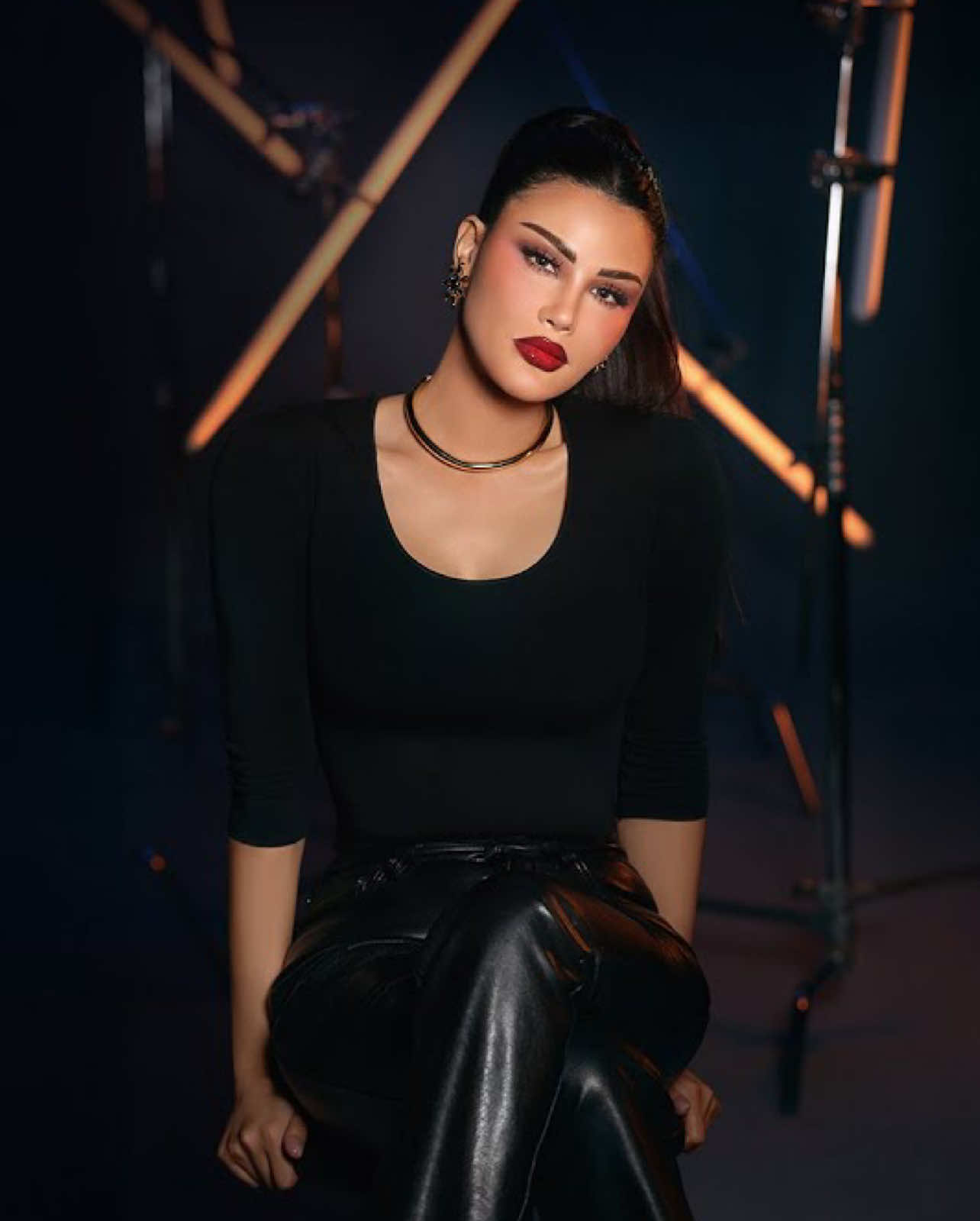 جاب الحلى من وين يا يّمه وش زينه  🖤🖤🖤   . . #اميمة_طالب @Oumaima Taleb 
