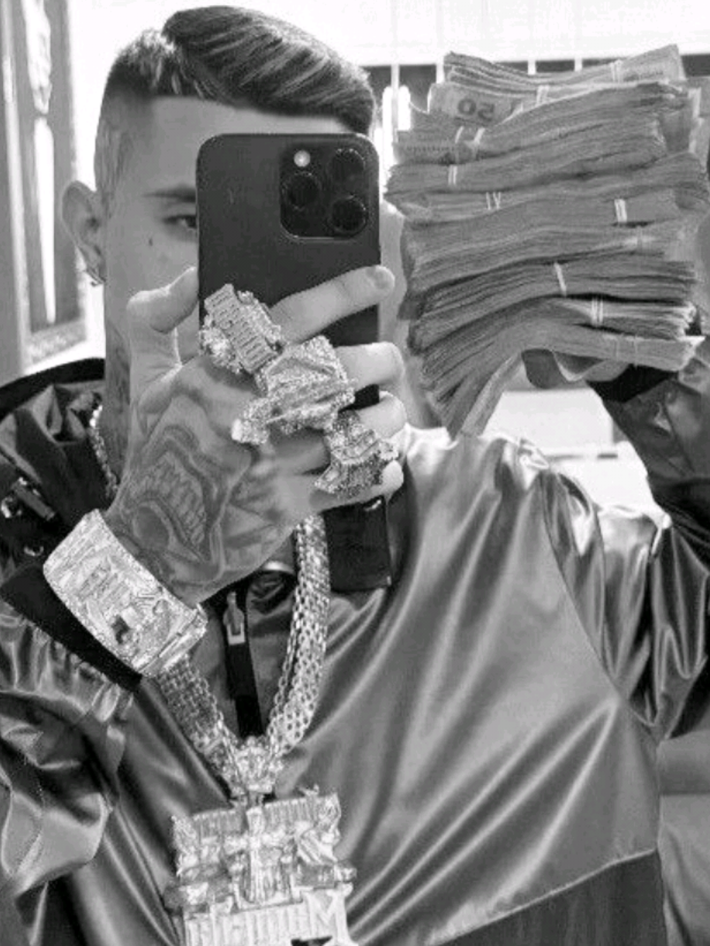 vivendo igual pirata  . . #mcpaiva #paiva #lirycs #lirycs_music #video #videoparastatus #mcpaivanavoz #mcpaivanavoz 