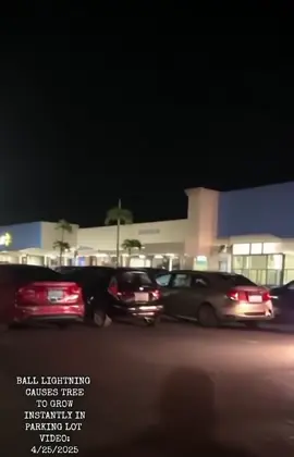 📰 Nada inusual, pero no es seguro... Rayo globular en un estacionamiento en California, Estados Unidos. #news