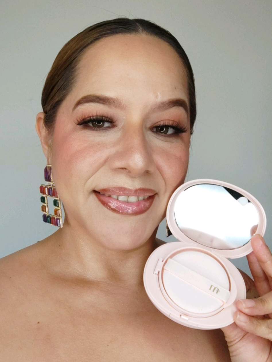 AMIGAS..... Vamos a cerrar la semana con probando la base viral de TikTok, la MILKTOUCH CUSHION de @Milk Touch Global Official  ésta base promete 24 horas de duración 😱 piel con acabado de porcelana 🥰 es ligera , hidratante y lo mejor de todo..... OLVÍDATE de la piel de naranja 🍊 porque te cuento que NO OXIDA 😱😱 está disponible el 20 tonos diferentes para que puedas encontrar tu tono ideal 👌🏼 y está disponible en @Amazon  🛒  Estuve utilizando el tono  24W Honey 🍯 Qué te pareció???? Ya la conocías?  #milktouch #milkycushion #koreanfoundation #cushionfoundation #amazonmakeup #amazonfind #kbeautyroutine 