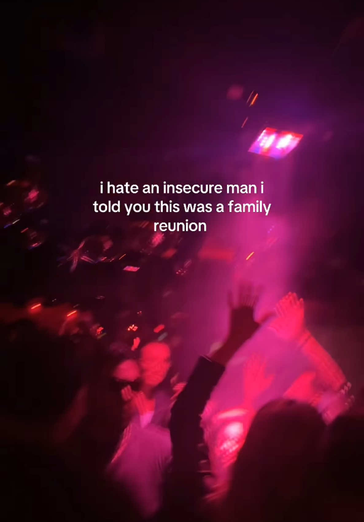 In the clurb, we all fam 🤪 Join us this Saturday inside @catchonela for a night of reggaeton y perreo 🔥 Link in bio to RSVP ✨ 📅 Saturday, April 26 📍 @catchonela • 10PM • 18+ 🎟️ QueremosReggaeton.com #reggaeton #losangeles #club #fyp #explore #nightclub #explorepage #nightlife #viral 