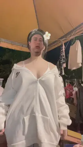 再努力的擠進他的世界 你也成為不了他的白月光#新竹 #國二生 #流量密碼 #温小妹🌧️ 