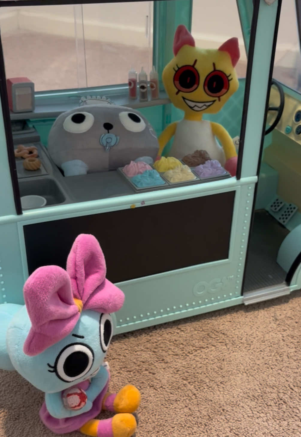 Pebble serving ice cream 🍨 #dandysworld #dandysworldroblox #dandysworldpebble #dandysworldplush #plushies #roblox #icecreamtruck #toys #icecream #robloxfyp #cute #viral #fyp #foryoupage 