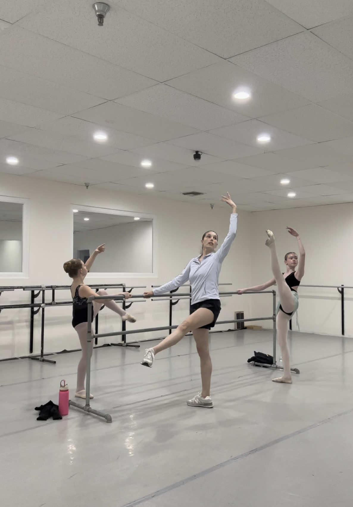 A little develope mark at barre 💓 #ballet #balletteacher #ballerina #dance #danceteacher #dancer #ballettechnique #adagio love my @Allé Dance Conservatory family !!