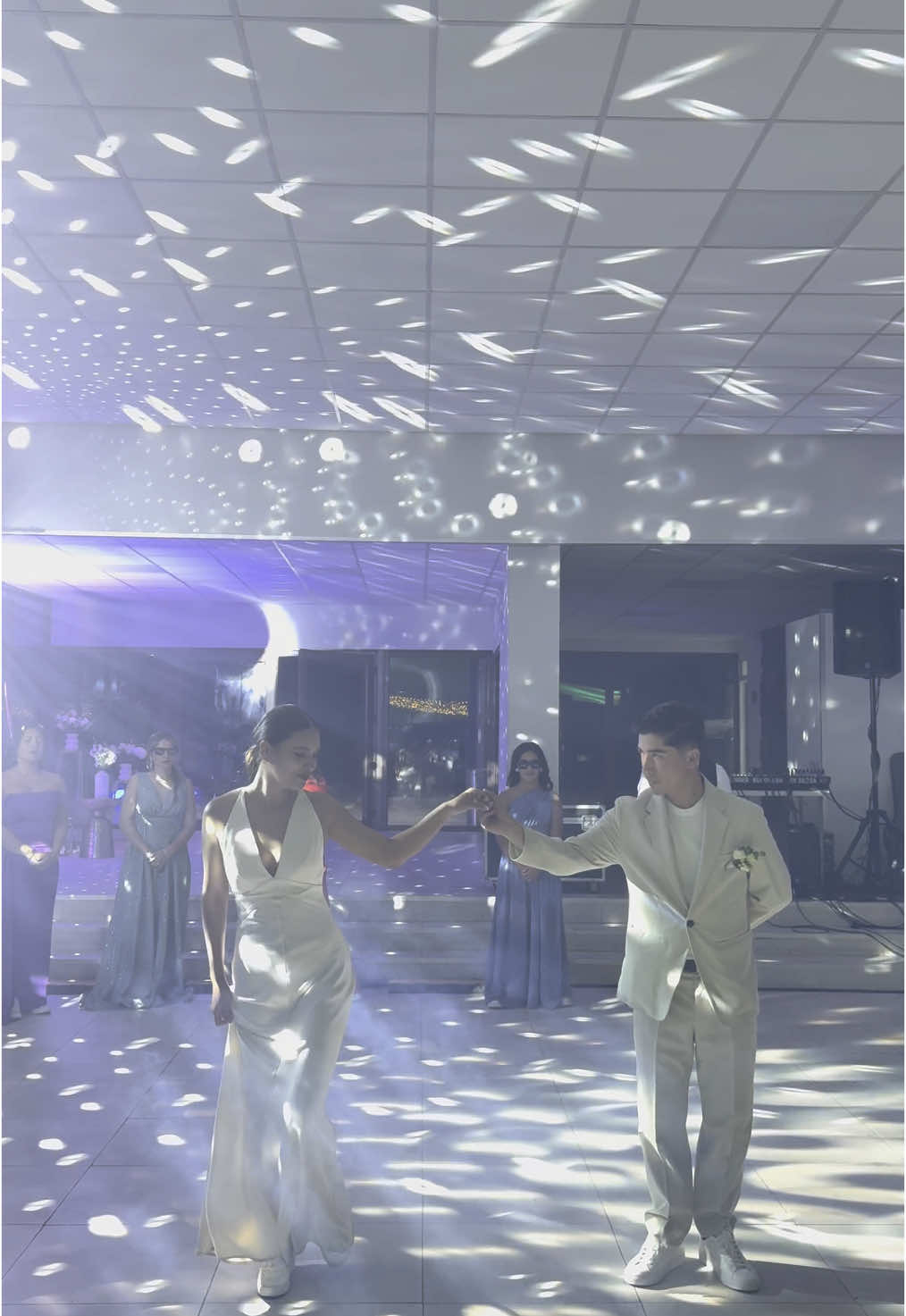 11 de abril 2025, nuestro baile sorpresa 🤵🏻🤎👰🏻‍♀️, gracias a mi familia por tremendo apañe 🥺🤎 #bailesorpresa #vals #boda #coreografia #foryoupage #bodas2025 #dancewedding #novios
