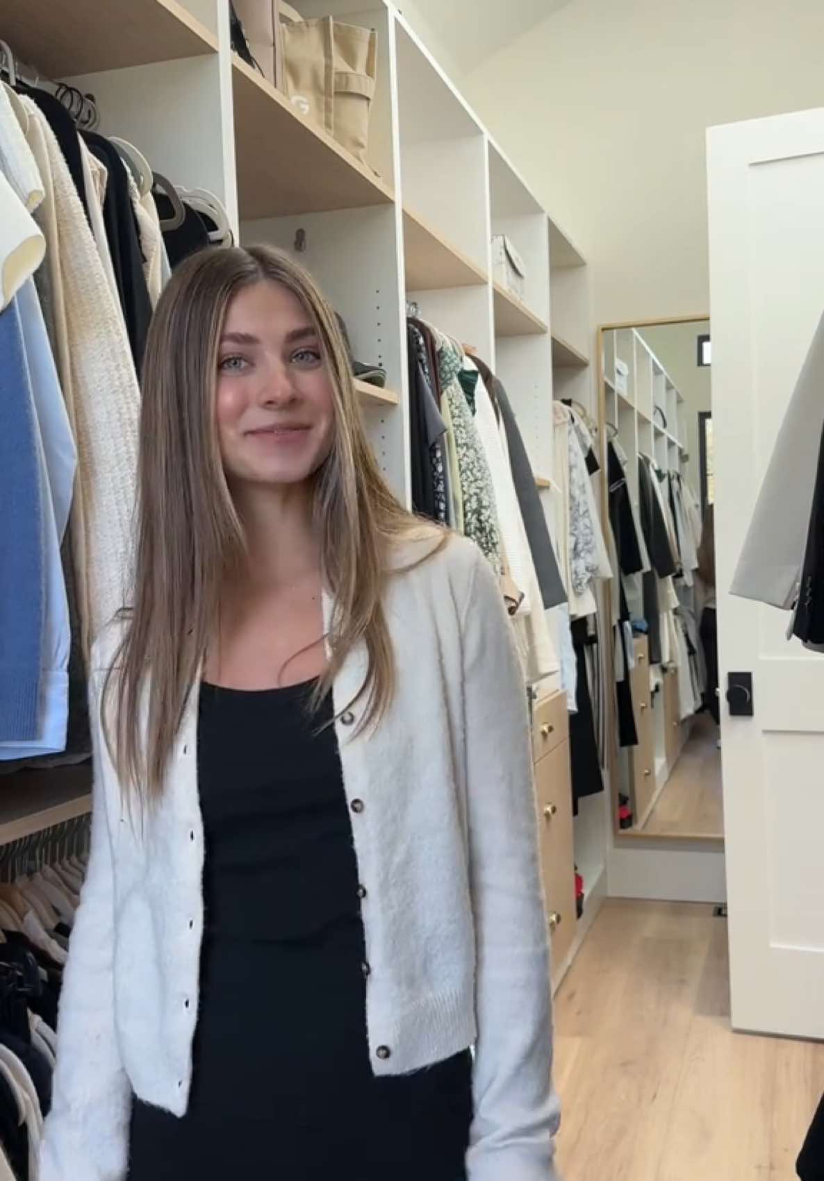 Casual look for my Friday morning 🫶🏻  #foryou #fashiontiktok #outfitinspo #OOTD #outfit #fashion 