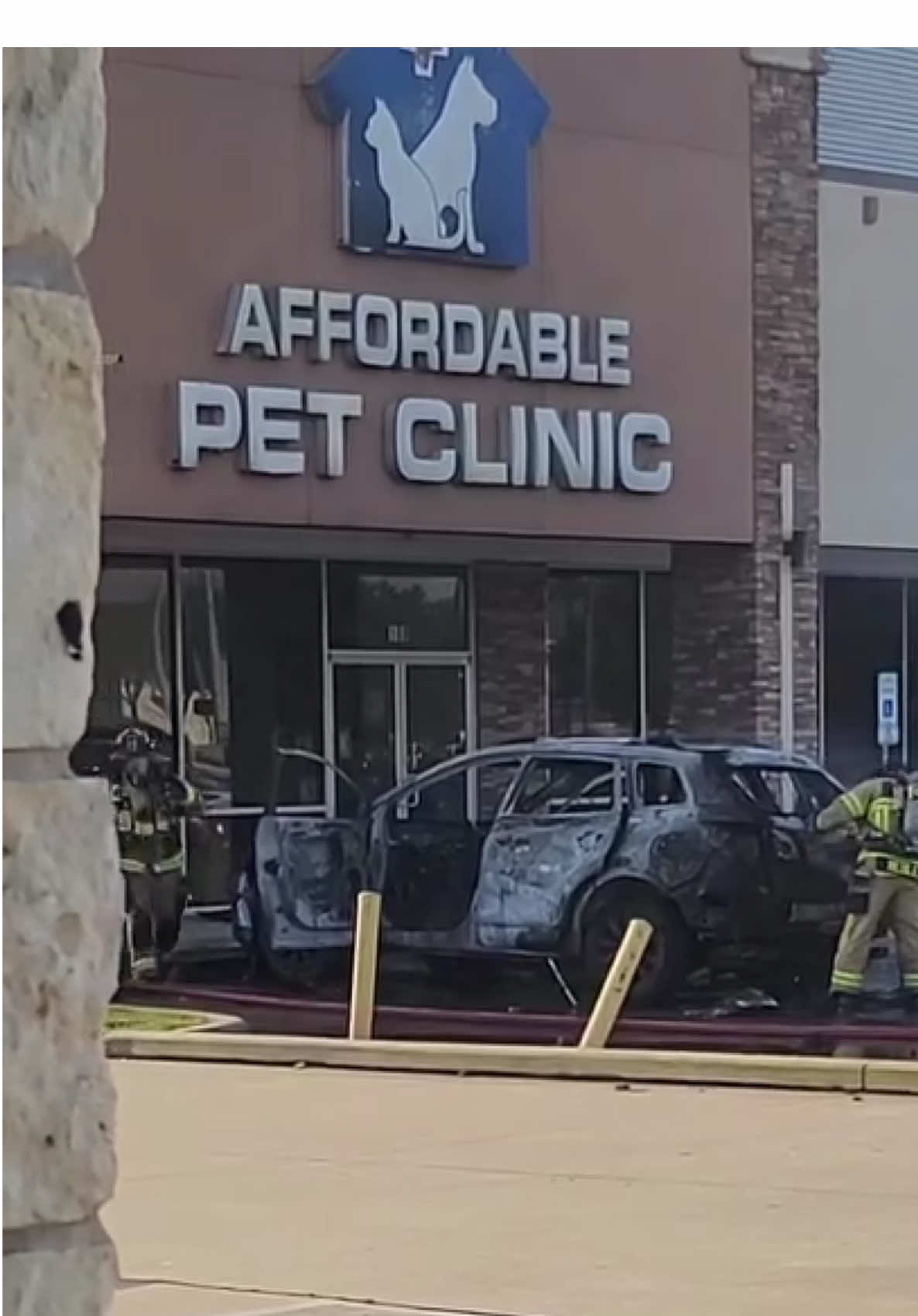 CAR ON FIRE IN KATY THIS EVENING A car caught fire about 10 minutes ago in Katy, TX. No details yet on what caused the fire or if there were any injuries. Stay alert and safe out there! 🚀 Follow @houstontips and DM for promo. 📲 Straight from the streets | via: @jameskingus 🎥 HAVE A VIDEO? DM US! 📸 TAG US TO BE FEATURED. #katytx #houstonnews #carfire #houstonalerts #htx #houstoncommunity #houstontips #texas 