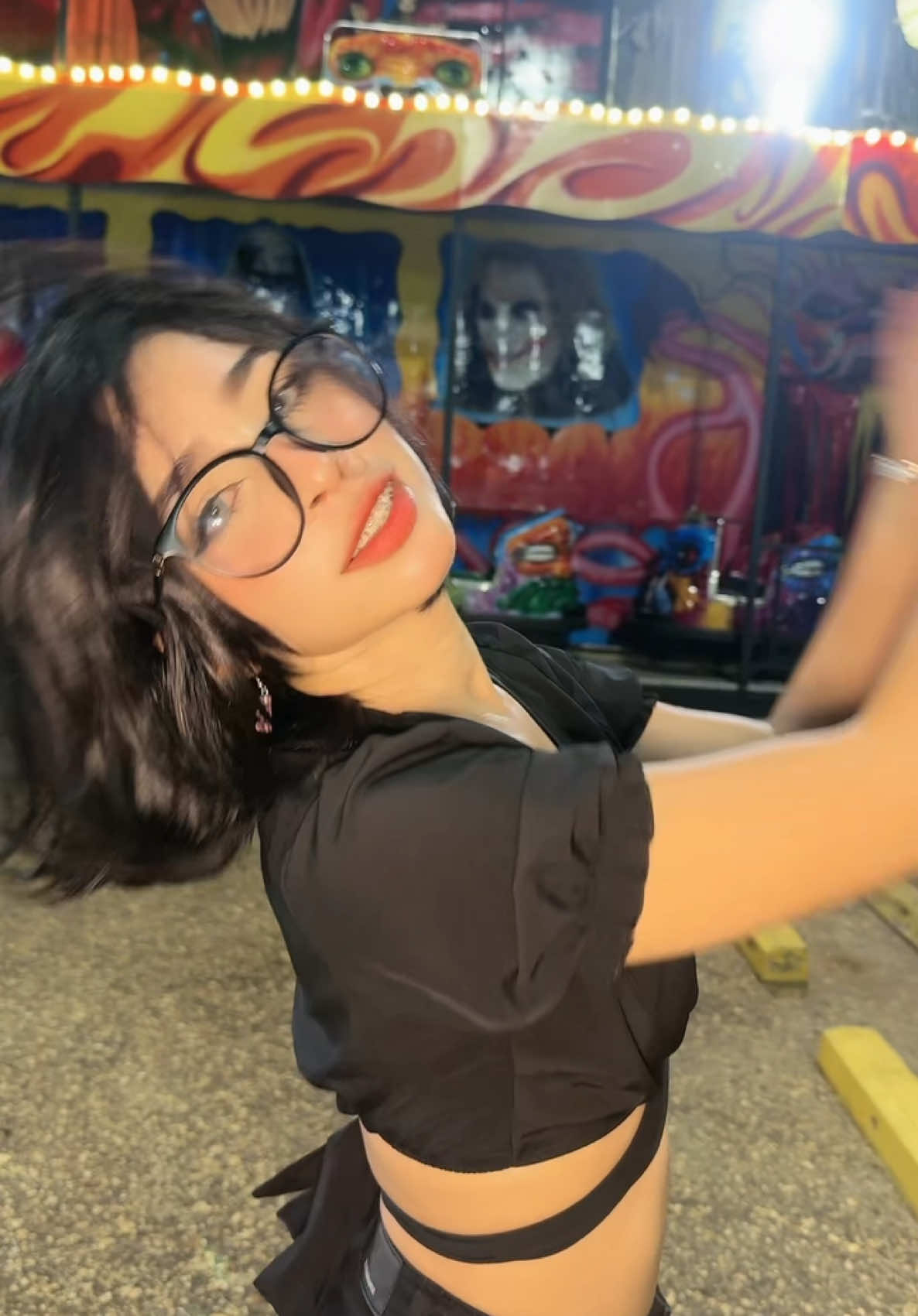 Pensaban que no bailaría aquí?!? 😳 Dc: @duda araújo br ✭  #vira #pelocorto #bailando #rihanna #trends #dancer #dancin #baile #seguidores #shizuku #eltigreanzoategui #eltigre #parque #feria #bailo #publico #norb 