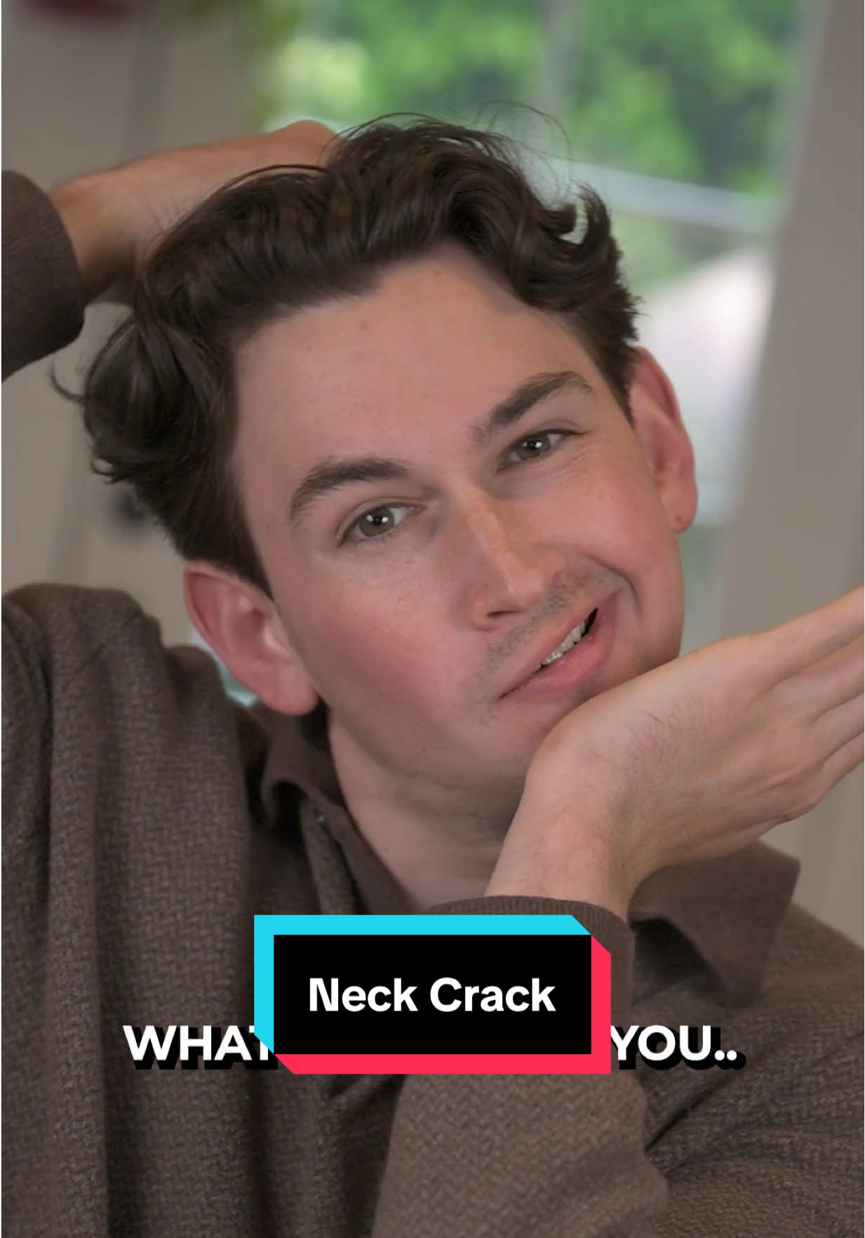 Send this to someone who cracks their neck 😭 