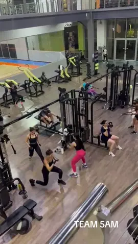 #Team5am #apoyoenequipo💪🏽  #gym #serpiente #bodyshopsti 