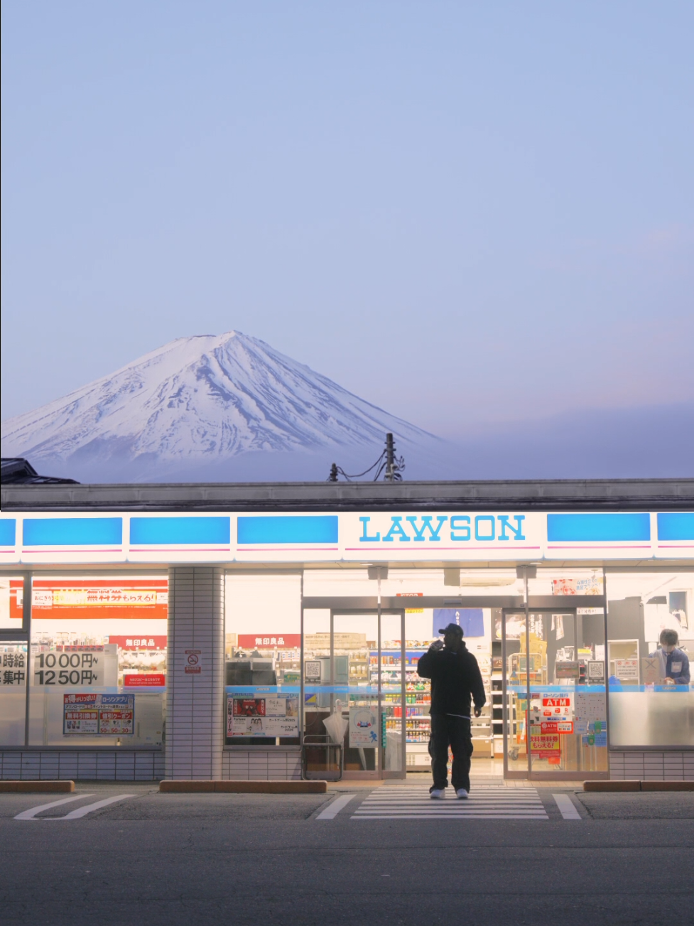 Morning coffee under mt.fuji 🗻🍃 #富士山 #mtfuji #thingstodoinjapan #bucketlist #lawson #fuji #traveljapan #srilankajapantiktok🇱🇰🇯🇵 #srilankan_tik_tok🇱🇰 