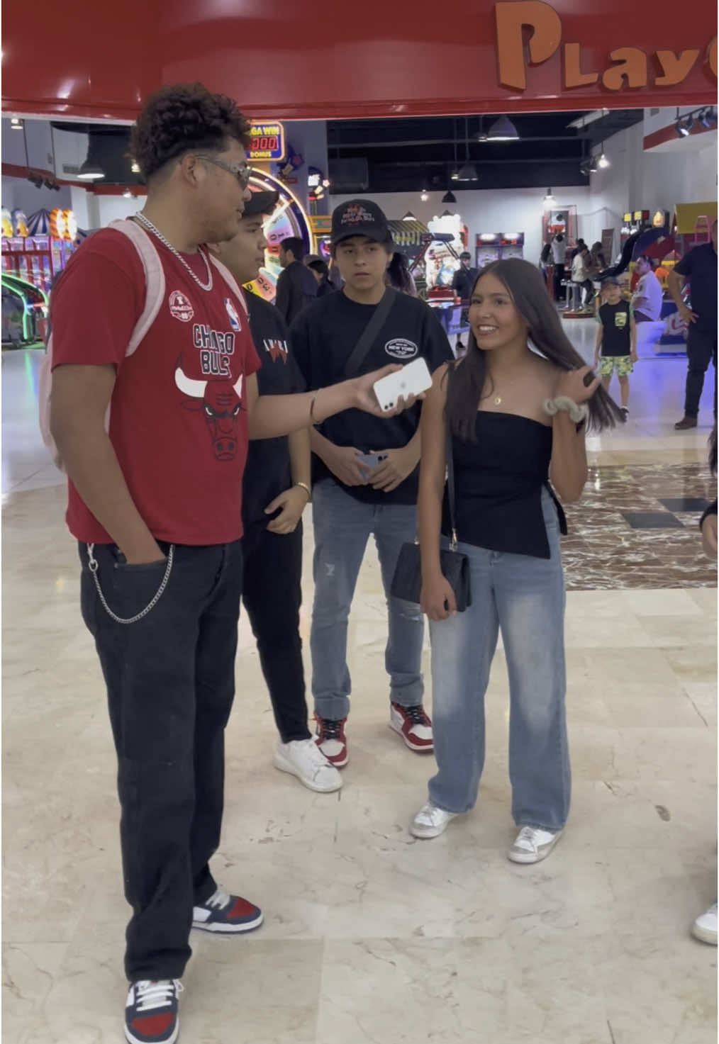 Prendas caras en galerías laguna 😱💸 #entrevista #fyp #paratí #torreon #prendas #prenda #hombres #mujeres #entretenimiento #rico 