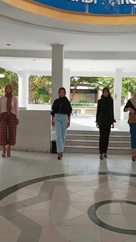 the more you practise, the better you are  #fypシ #model #modelling #oecekamodelling #catwalk #CapCut #bandaaceh #aceh #indonesia 