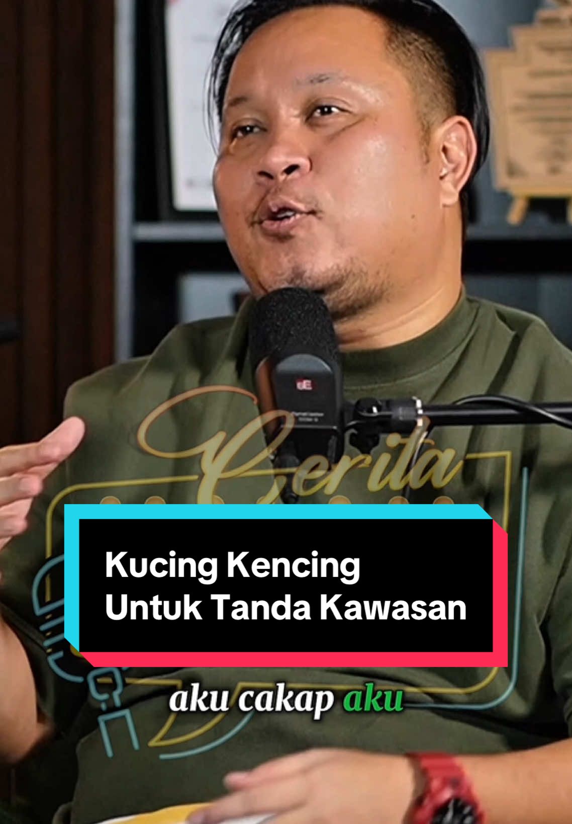 Kucing Kencing Untuk Tanda Kawasan @Nizam Jentik Jentik  Saksikan podcast penuh di Youtube Channel Cerita Malam Jumaat Episod 22 Part 1 #ceritamalamjumaat #bukanceritabiasa #setiaporangadakisahnya #xoxo #podcast #malamjumaat #apacerita #ceritaapa #rajalawak #maharajalawakmega #nizamjentikjentik #lawaksolo #standupcomedy 