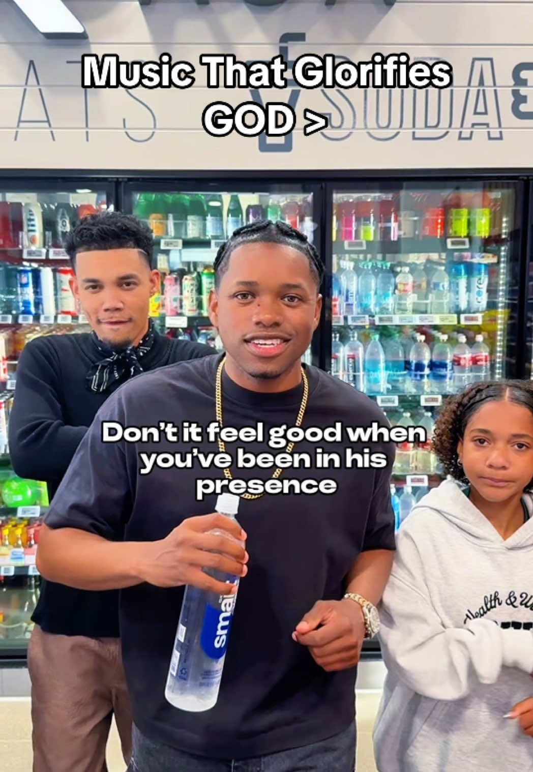 Snack run with the fam 🛒💧 @ROSHON  What’s your go-to snack when you’re out running errands? 👀🍫🥤 #MentalHealthAwareness #suicideprevention #godisgood #faithoverfear #christianmusic #musicforthesoul #family #braidstyles 