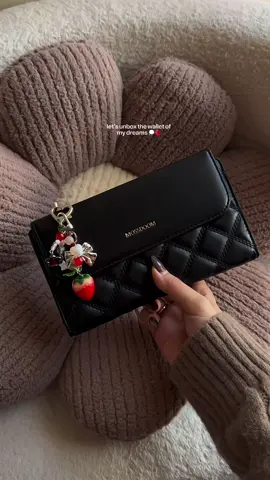 this long wallet>> 🥹💫 #wallet #longwallet #walletforwomen #longwalletforwomen #wallettok #blackwallet #classywallet #fyp #trending #viral 