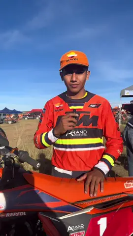 Una pista con mucha altura, pero nuestros pilotos están listos de la mano de lubricantes Repsol, diseñados para altas prestaciones y condiciones climáticas extremas 🔥 vamos con todo campeón! @Andrés Padilla  #lubricantedecampeones #fullsintetico #motociclismo #motocross #tambillo #2dafechanacional #enduro #lapaz #bolivia 