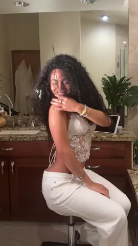 ya casi tendré todo el cabello rizado GRACIAS A DIOS 🙏🏾😩  #tymo #tymobeauty #tymostraighteningbrush