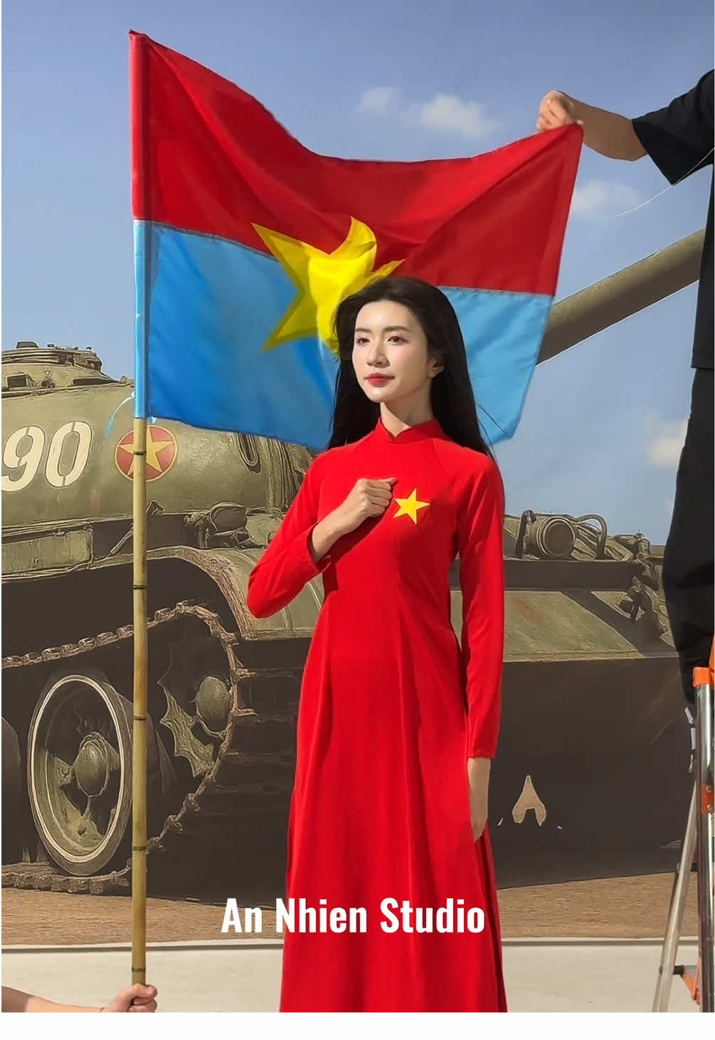 Hậu trường buổi quay chụp chỉ 3 tiếng đồng hồ chạy đua 🥰 Kỉ niệm bộ ảnh với tất cả sự tự hào chào mừng đại lễ 30/4 🇻🇳🇻🇳🇻🇳 By An Nhien Studio #viral #xuhuong #30thang4 #vietnamtoiyeu #annhienstudio 