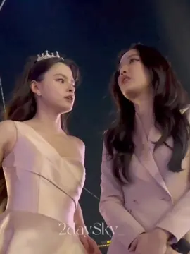 rebecca we see you 👀🫠🥰 THE AIR OF FREENBECKY🌪️  #4ElementsPressCon #4Elements #เสน่หาวาโย  #เสน่หาวาโยxฟรีนเบค #freensarocha #beckyarmstrong #srchafreen #beccca__ #freensarochachankimha #rebeccapatriciaarmstrong #ฟรีนเบค #freenbecky #beckfreen #freenbeckyedit #freenbeckyforever❣️ #girlfreennibecky #freenbeckyshipper #freenandbecky #fbpfk #mupat #pulompraew #AngelsTulip🪽🌷#fyp #fypシ #fypシ゚viral #foryou #viral #ctto #cttoofvideo #cttovideonotmine 