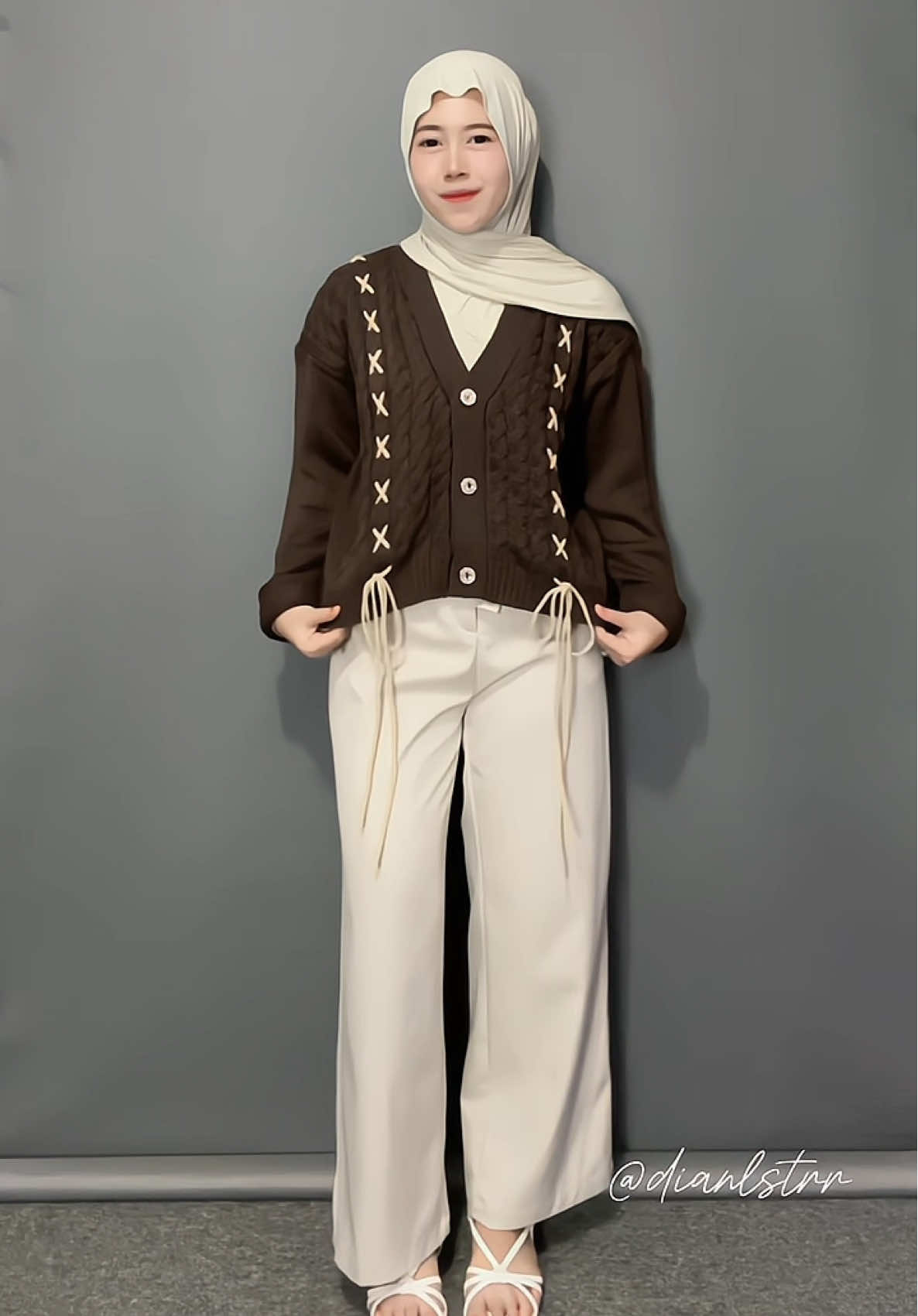 Cardinya cantik bgt 🫶🏻 #cardigan #cardiganrajut #cardiganoutfit 