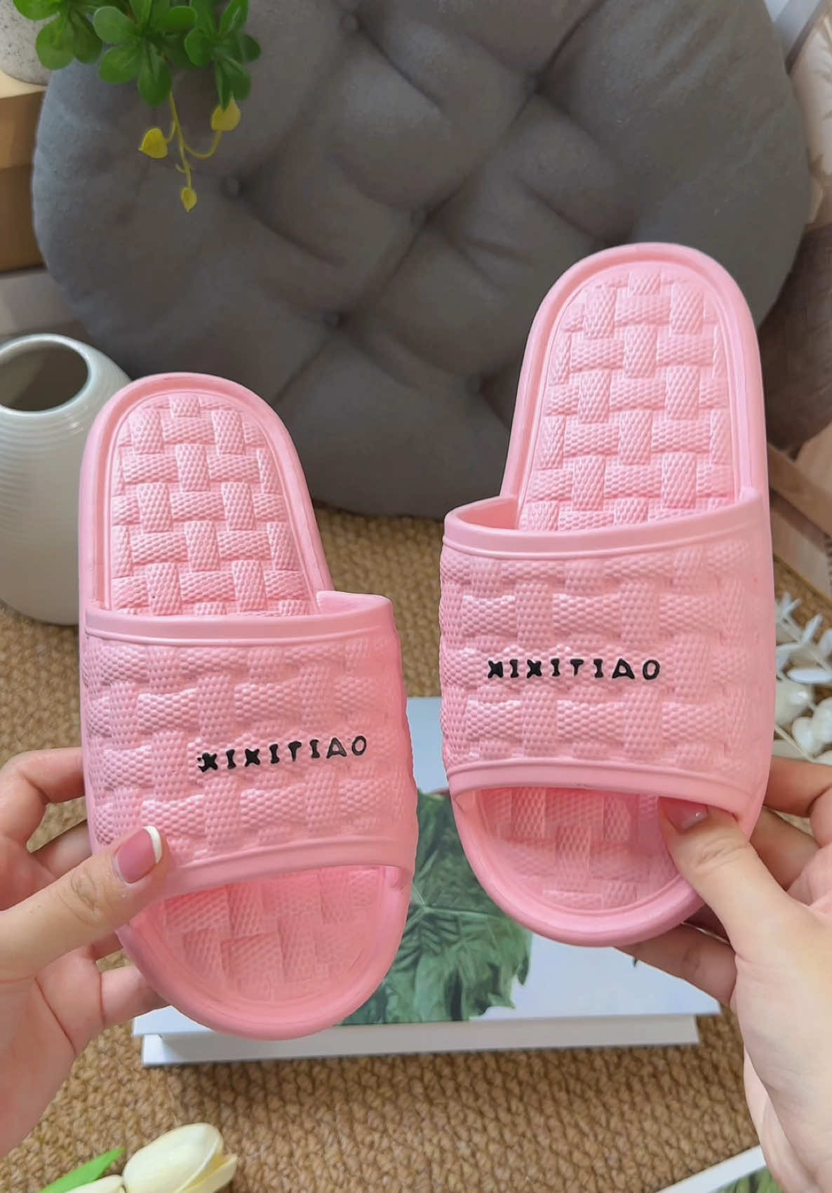 Dép đi trong nhà xixitiao #depditrongnha #depnu #depxinh #depnamnu #xuhuong #thinhhanh #muataitiktok #tiemgiaycuanang 