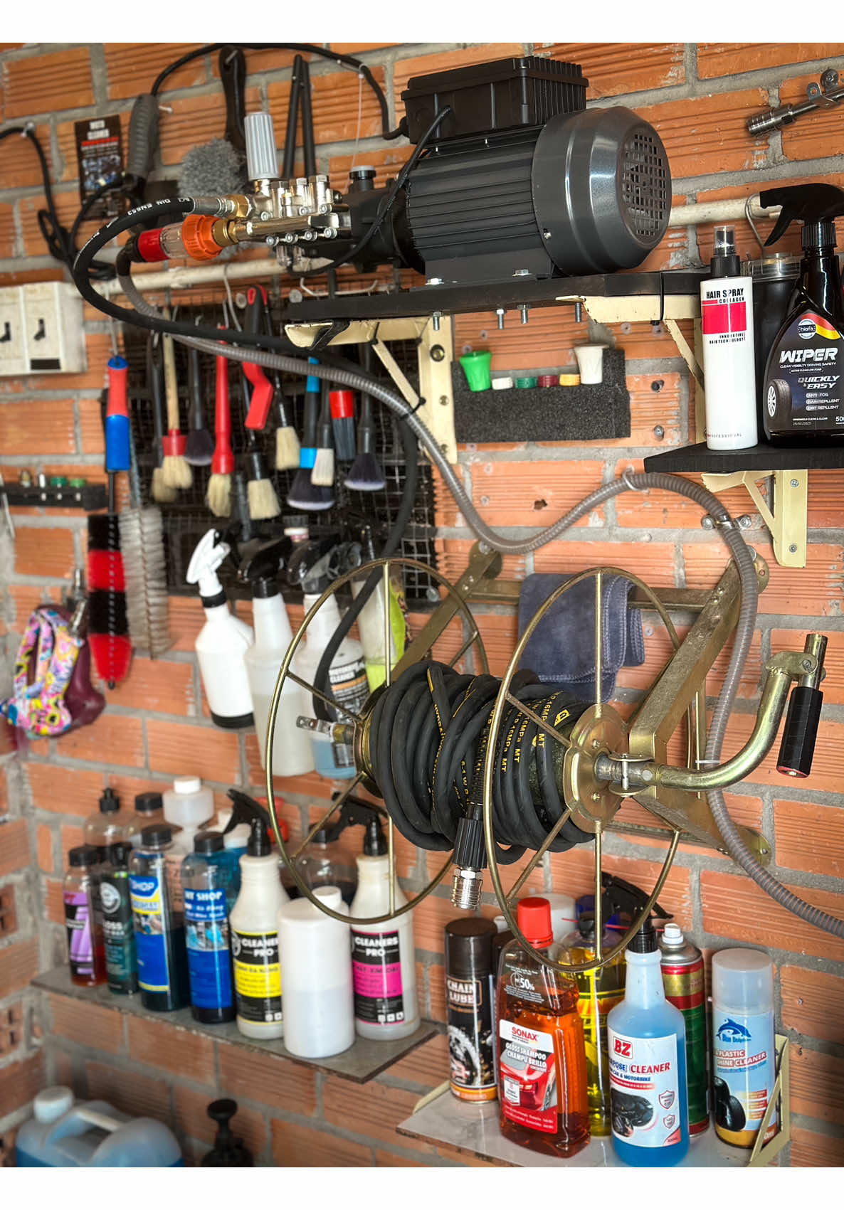 Góc rửa xe chơi chơi của anh công nhân 😗 , bạn ơi bớt ra dẻ nhaa , chưa chắc ai hơn ai . Nhưng mà riêng tui thì Thua bạn nhìu lắm á 🥶💦 