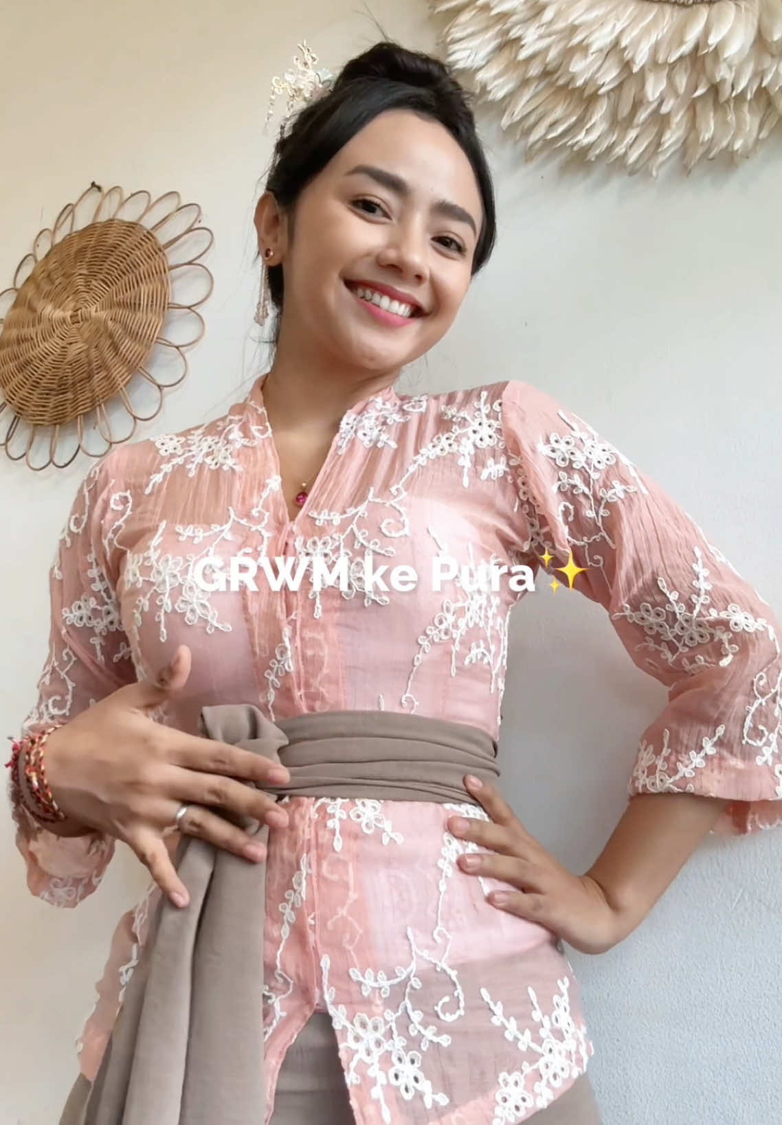 Wake up and makeup with G2G 💖