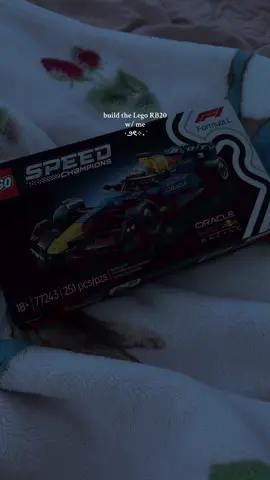 nails made the sticker application about 20 times harder🥲 • • • • #f1 #lego #f1lego #rbr #redbullracing #rb20 