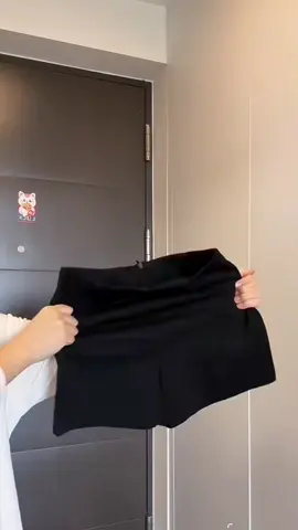 celana pendek buat harian santai maupun aktifitas harian lainnya dipakainya nyaman gak bikin gerah karena bahan stretch dengan gaya Korean style #celana #celanawanita #celanapendek #hotpants #shortpants #celanapendekwanita 