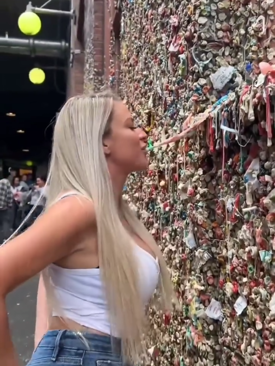 American Chewing gum Wall  #facts #fact #america #chewinggum #foryoupage❤️❤️ #viral 